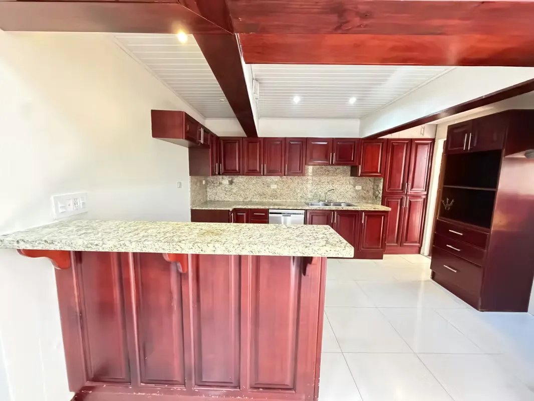Amplia y cómoda casa de dos niveles ubicada en zona residencial en Moravia, distrito San Vicente, a pocos pasos del Colegio Las Américas. Con 295 m² de construcción sobre un terreno ..., photo 6