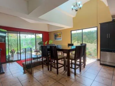 Venta de casa en Guápiles centro
