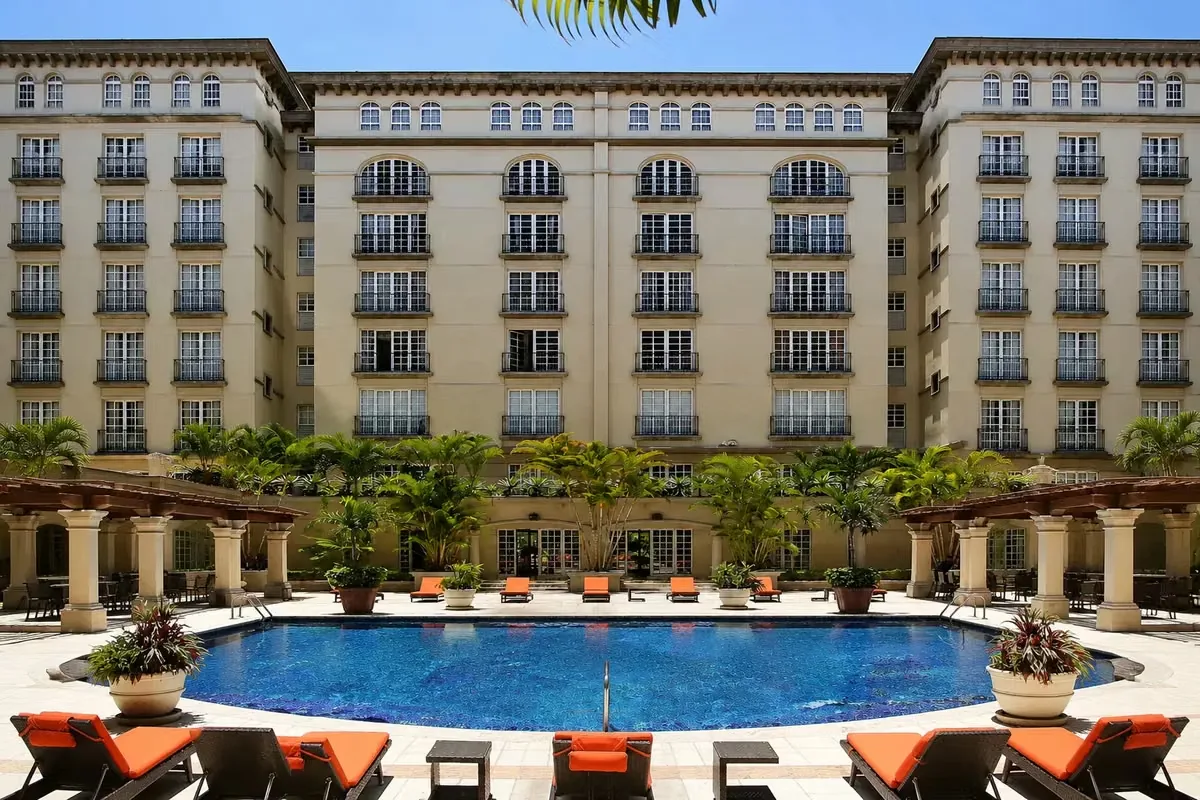 Located in Escazú, one of San José’s most exclusive residential areas, Cortijo Los Laureles Suites & Apartments offers a refined living environment defined by security, privacy, and ...