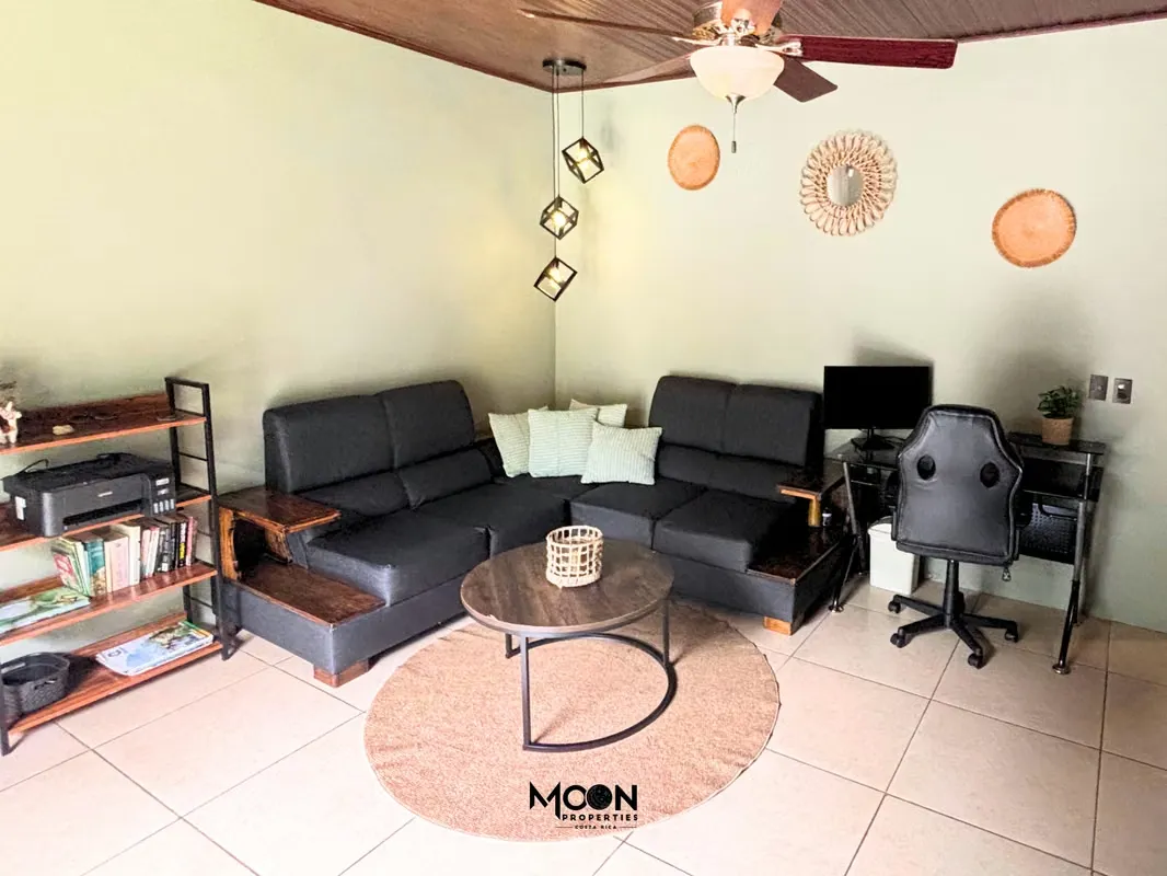 Descubre esta elegante casa de 3 dormitorios, ubicada a solo 3 km del centro de La Fortuna, en un lote de 655 m² dentro de un condominio privado y seguro. Una combinación perfecta de ..., photo 3