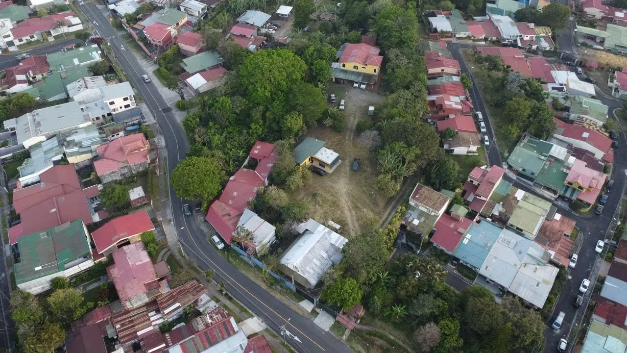 It has zoning for horizontal and vertical residential construction. It ..., photo 2