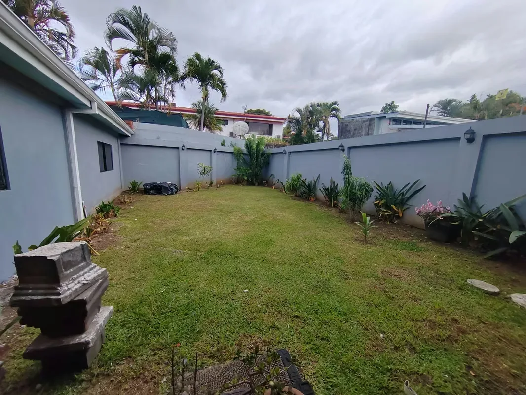 Casa en alquiler en Escazú con apartamento independiente