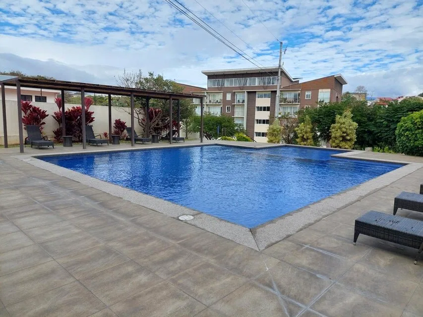 Apartamento 149 m2, ubicado en condominio y en San Pablo de Heredia, muy agradable y còmodo. Cuenta con: 2 espacios de parqueo bajo techo Calentador de agua, 3 Habitaciones cómodas, 2 ...