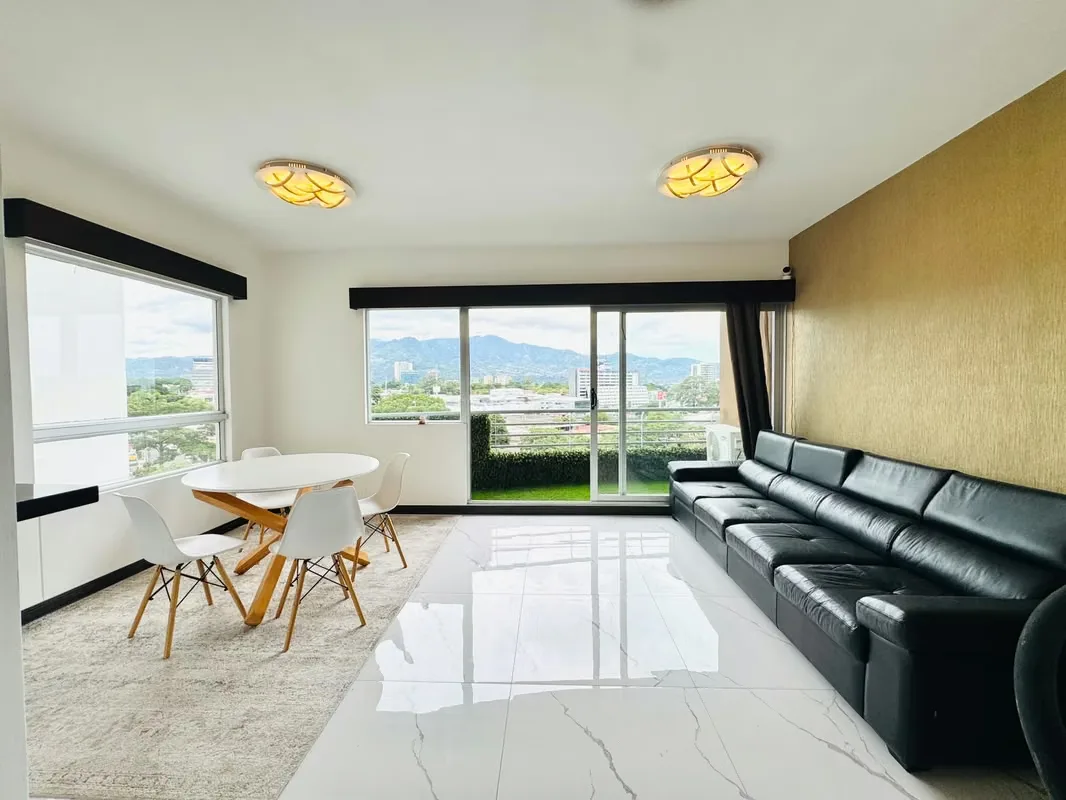 Vive en una excelente ubicación en Sabana Norte, en un apartamento remodelado, moderno, espacioso y con abundante luz y ventilación natural.