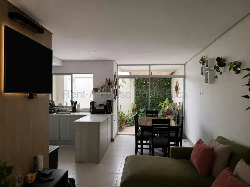 Casa de 124 m² de construcción, ideal para quienes buscan comodidad, seguridad y excelentes amenidades en una ubicación estratégica.