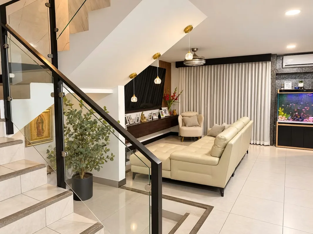 Casa en venta | Amplios espacios, terrazas y cochera para 4 vehículos Precio de venta: $525.000
