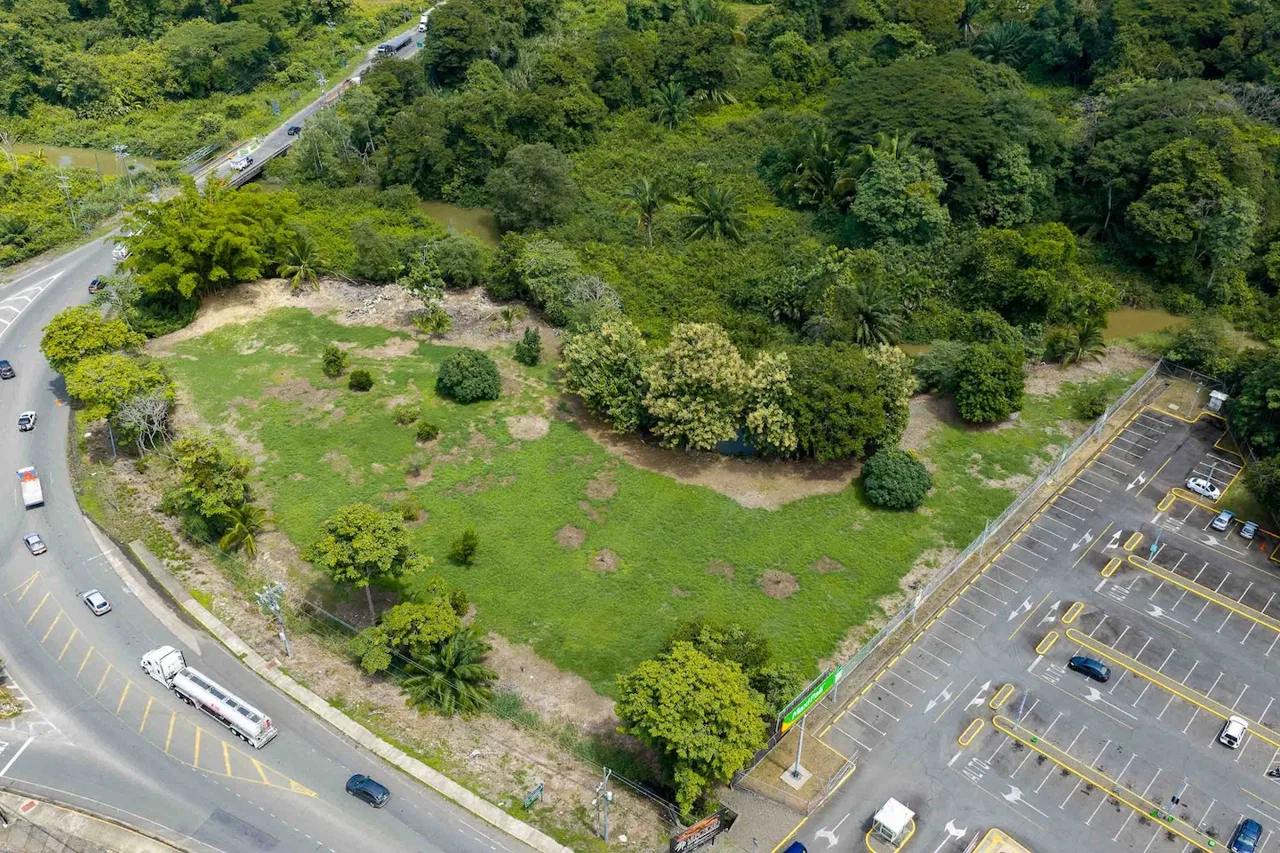 COMMERCIAL PROPERTY WITH AN EXCELLENT LOCATION AND DEVELOPMENT POTENTIAL, IN QUEPOS – 2.10 ACRES
