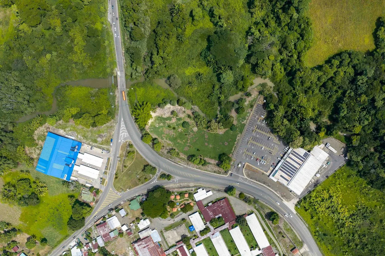 COMMERCIAL PROPERTY WITH AN EXCELLENT LOCATION AND DEVELOPMENT POTENTIAL, IN QUEPOS – 2.10 ACRES, photo 2