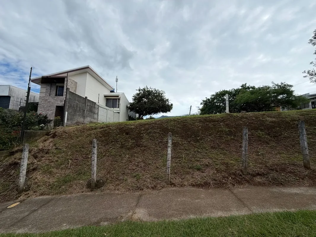 Se vende hermoso lote en Residencial Altos del Espino en Puente Salas, Barva de Heredia., photo 2