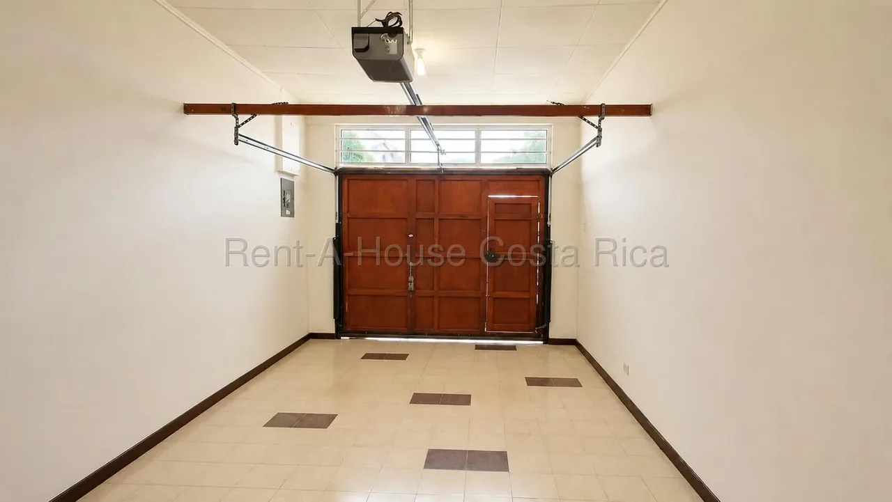 Gran oportunidad en Montes de Oca! ¿Buscas una propiedad amplia, sólida y con un enorme potencial para vivir o invertir? Esta joya de 3 niveles, construida en block antisísmico, te ..., photo 12