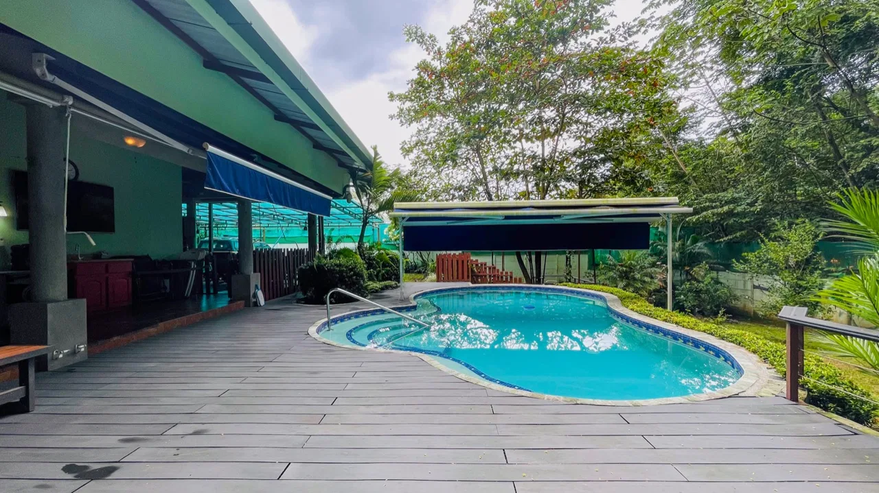 PROPERTY WITH THREE BEDROOM HOME AND PUBLIC ROAD IN FRONT, IN UVITA – 0.24 ACRES