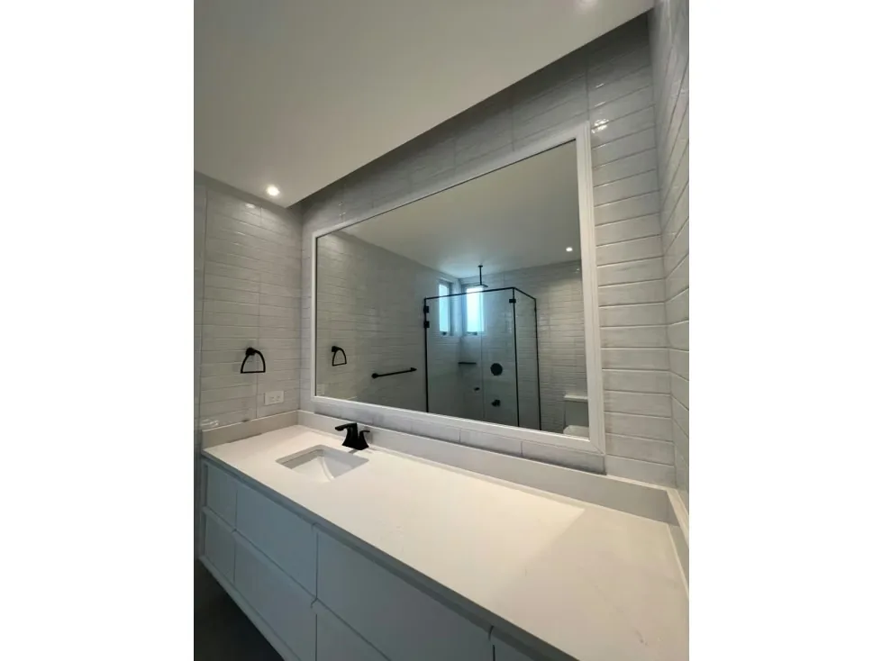 Se alquila elegante apartamento con amplio balcón, diseñado para ofrecer confort y buena distribución. Características principales:, photo 12