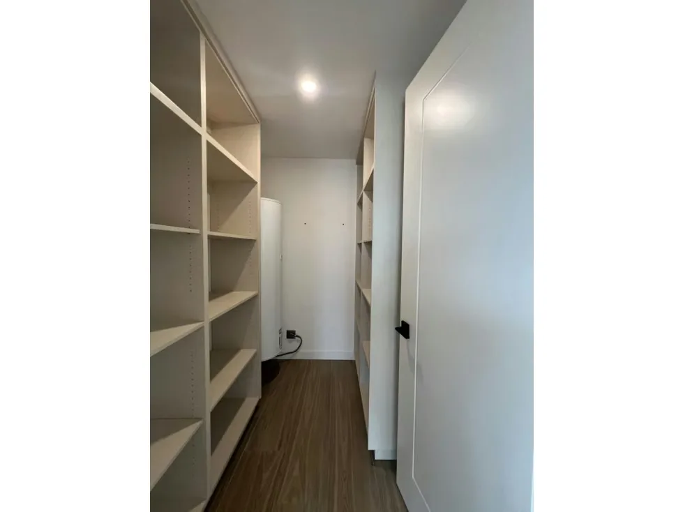 Se alquila elegante apartamento con amplio balcón, diseñado para ofrecer confort y buena distribución. Características principales:, photo 13
