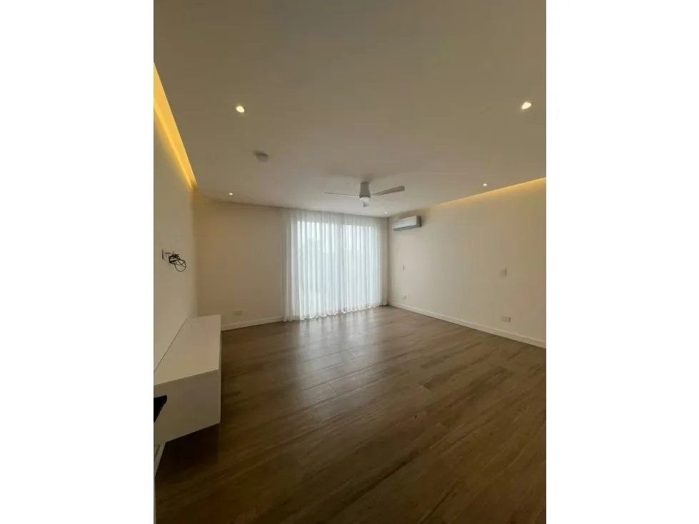Se alquila elegante apartamento con amplio balcón, diseñado para ofrecer confort y buena distribución. Características principales:, photo 14