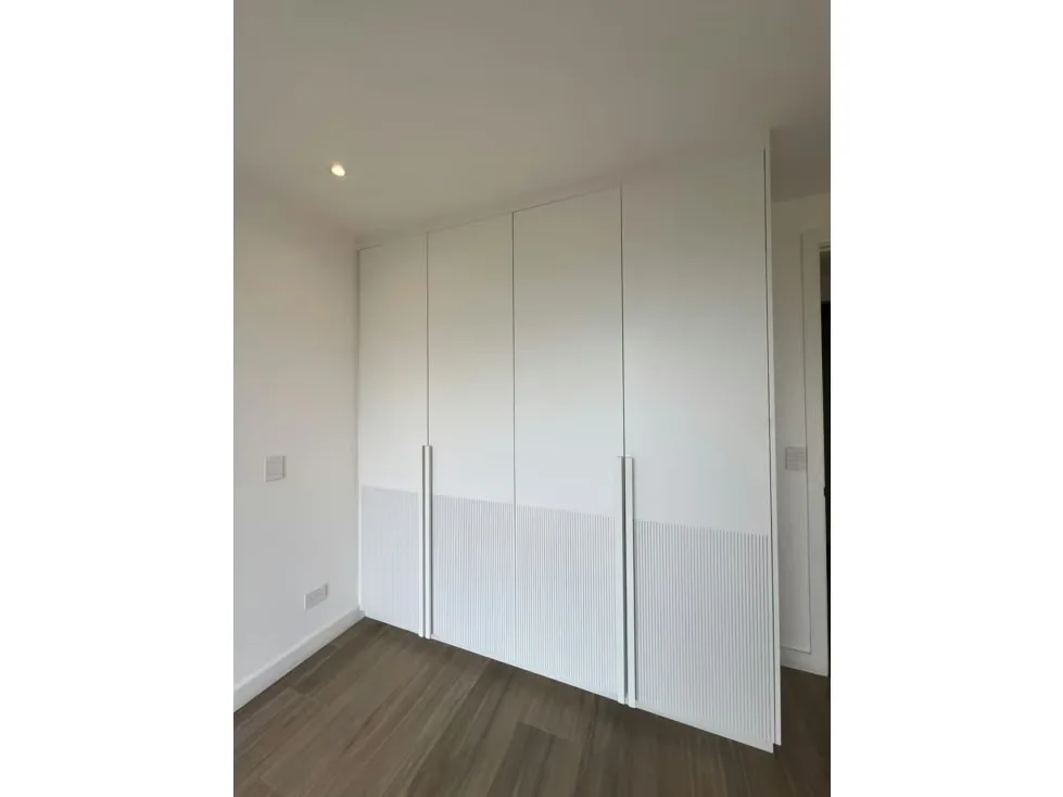 Se alquila elegante apartamento con amplio balcón, diseñado para ofrecer confort y buena distribución. Características principales:, photo 15