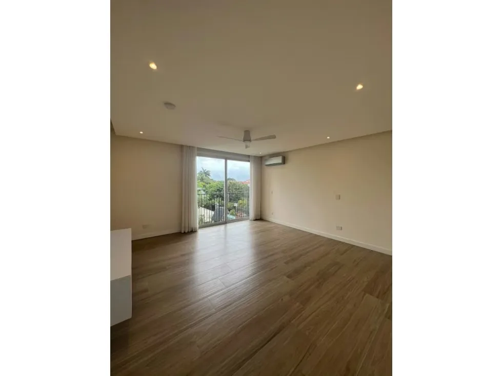 Se alquila elegante apartamento con amplio balcón, diseñado para ofrecer confort y buena distribución. Características principales:, photo 16
