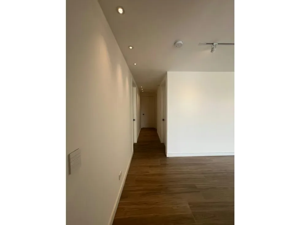 Se alquila elegante apartamento con amplio balcón, diseñado para ofrecer confort y buena distribución. Características principales:, photo 9
