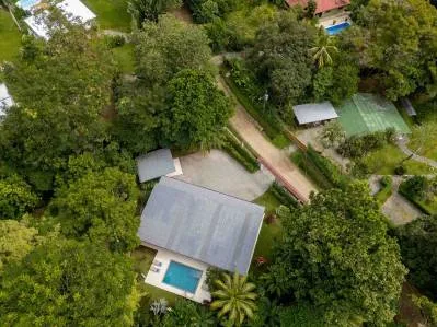 Private In-Town Location Move-In Ready Contemporary Home with a Prime Location, photo 4