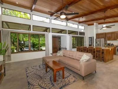 Private In-Town Location Move-In Ready Contemporary Home with a Prime Location, photo 7