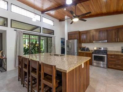 Private In-Town Location Move-In Ready Contemporary Home with a Prime Location, photo 9