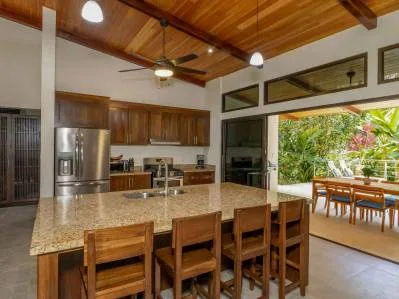 Private In-Town Location Move-In Ready Contemporary Home with a Prime Location, photo 10