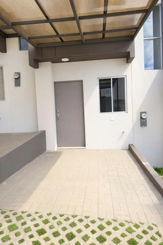 Aproveche la oportunidad de vivir en una casa moderna y segura dentro del Condominio Nova, San Miguel de Desamparados. Propiedad de dos plantas , excelente ...
