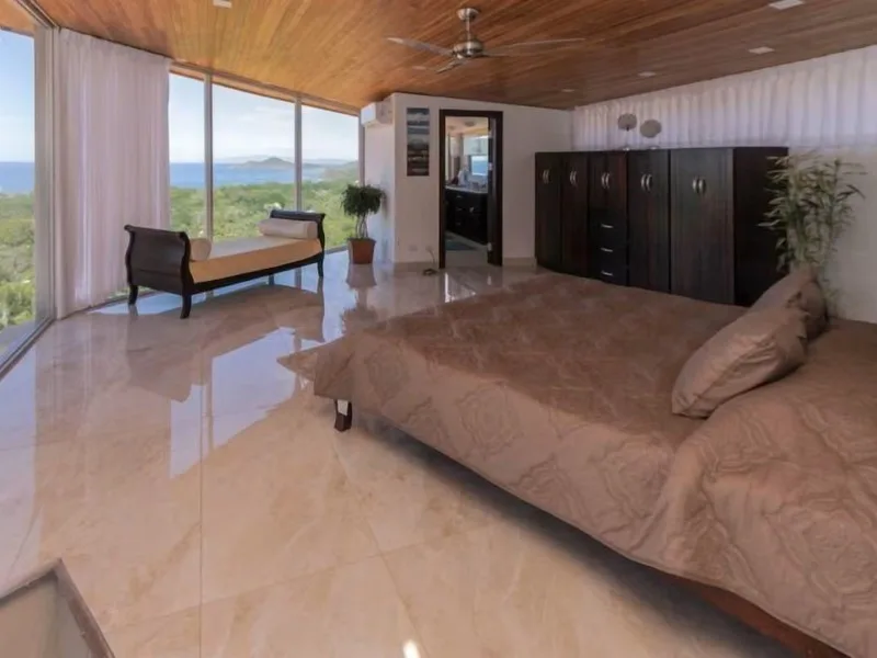 5 Bed Single Family Homes For Sale in Hermosa, photo 12