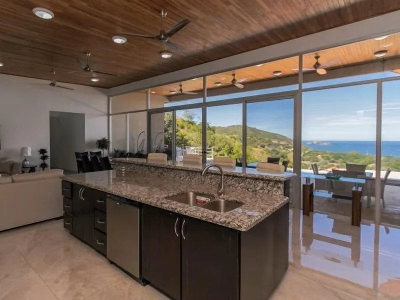 5 Bed Single Family Homes For Sale in Hermosa, photo 4