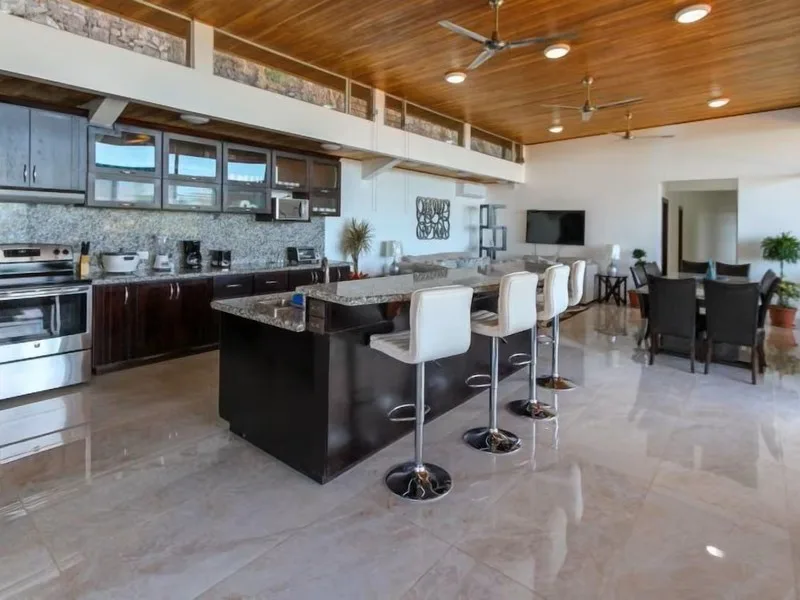 5 Bed Single Family Homes For Sale in Hermosa, photo 6
