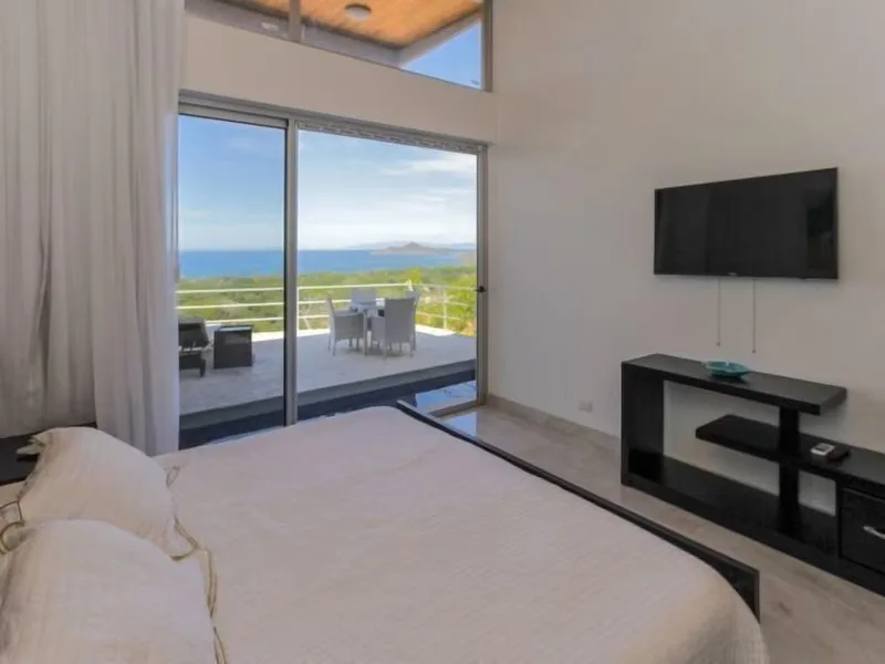 5 Bed Single Family Homes For Sale in Hermosa, photo 8