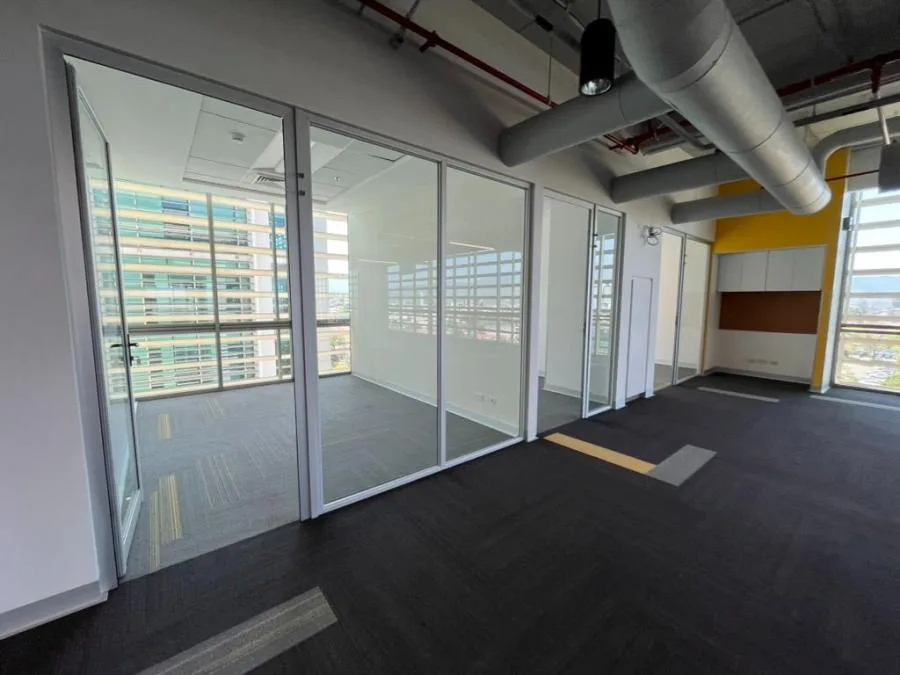 Oficina en  alquiler en Calle Blancos , en edificio Corporativo clase A+ - Alquiler / Renta en Goicoechea