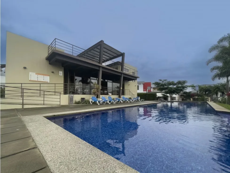 Apartamento ubicado en Ubicado en la zona empresarial y residencial más moderna de Heredia, cerca de todo tipo de facilidades (supermercado, escuelas y colegios).