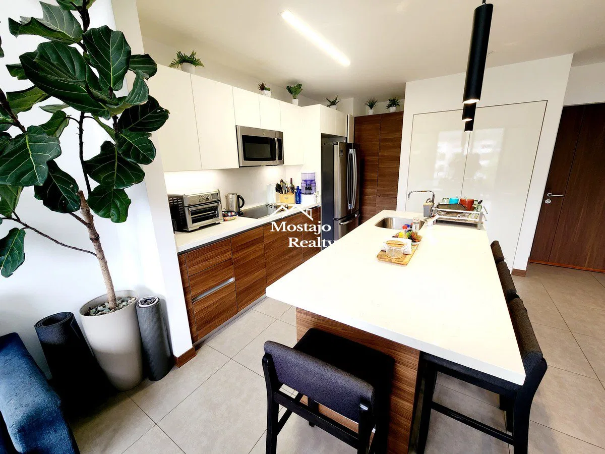 Venta de penthouse de 2 niveles, Condominio Parques del Sol, Santa Ana