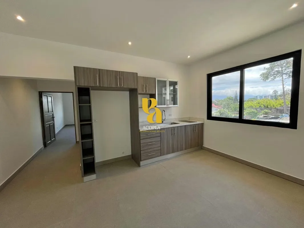 Se alquila apartamento para estrenar en condominio en Escazú.