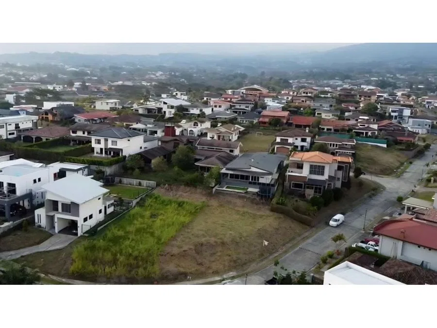 Hermoso lote a la Venta en Lomas del Zurquí
