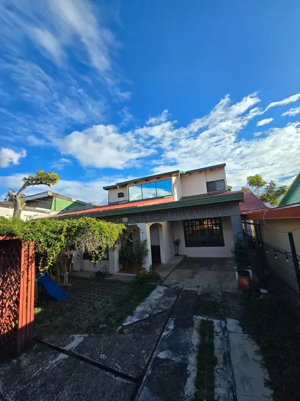 This property is over Avenue 3, it has like 13 meters in front the road