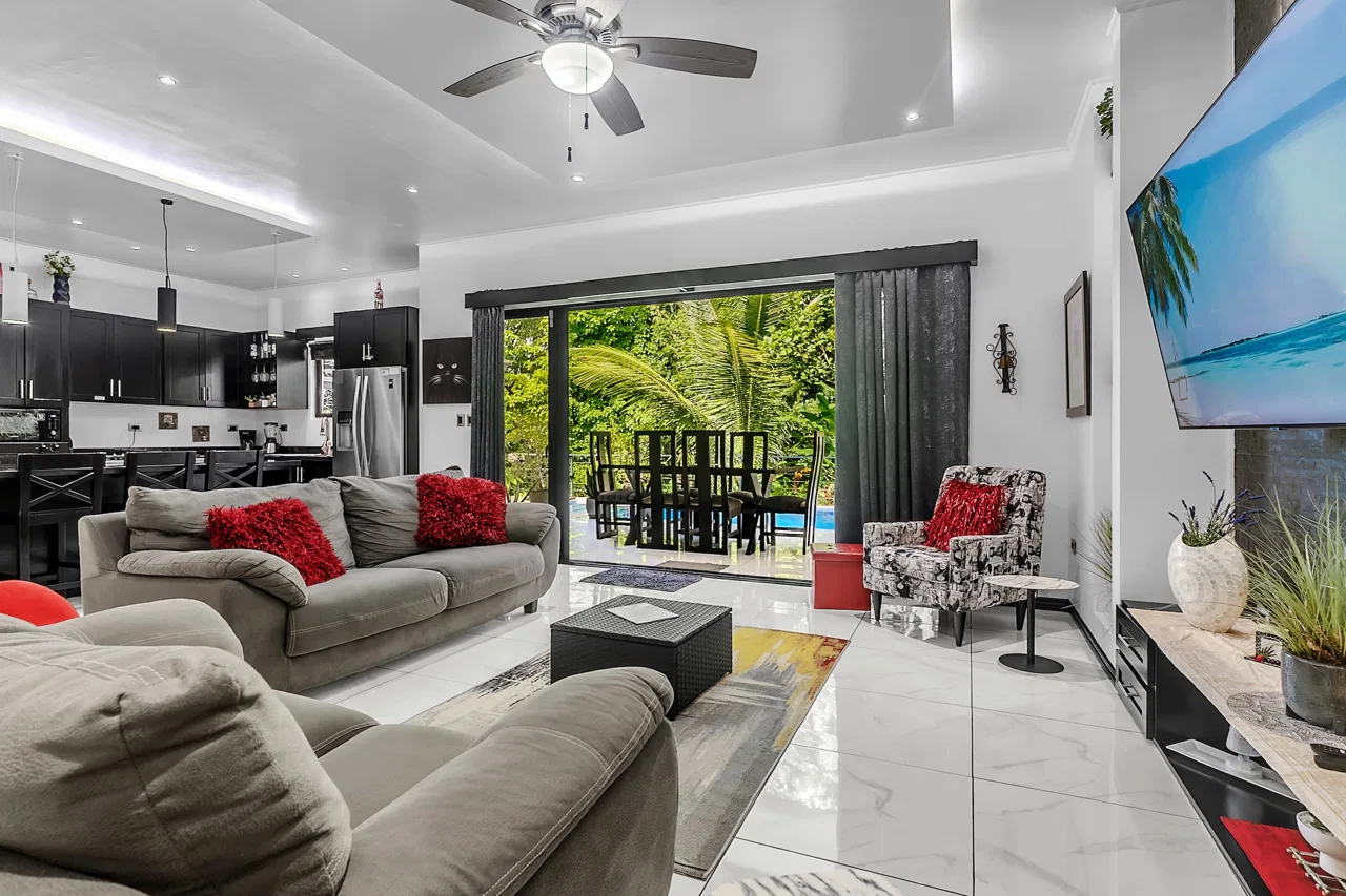 CASA MIMI PRIVATE TROPICAL RETREAT IN THE HEART OF UVITA – 0.15 ACRES, photo 9