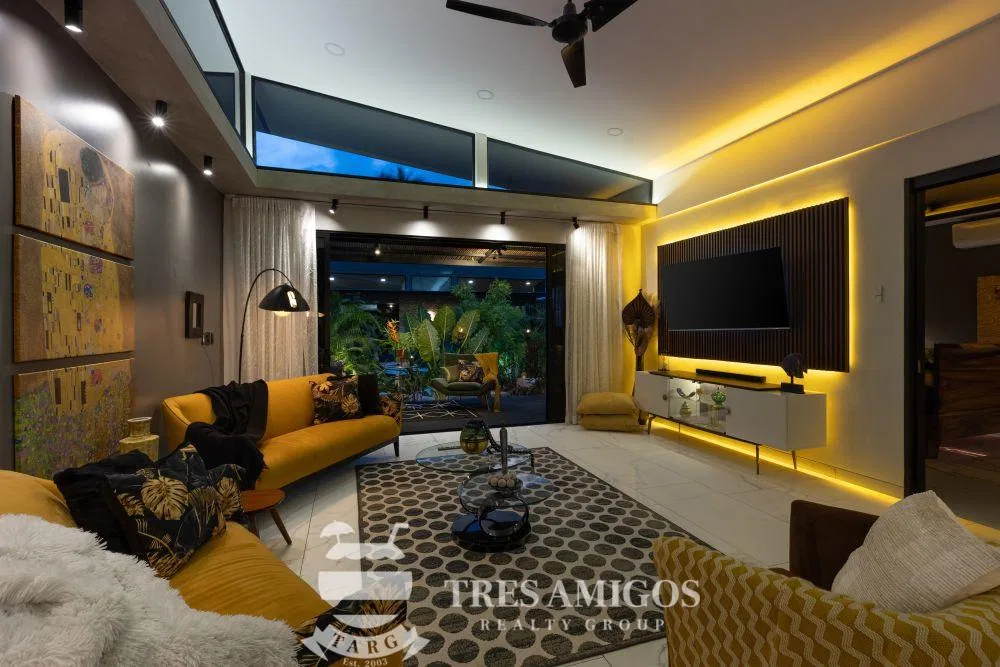 LUX 400 Modern Villa
