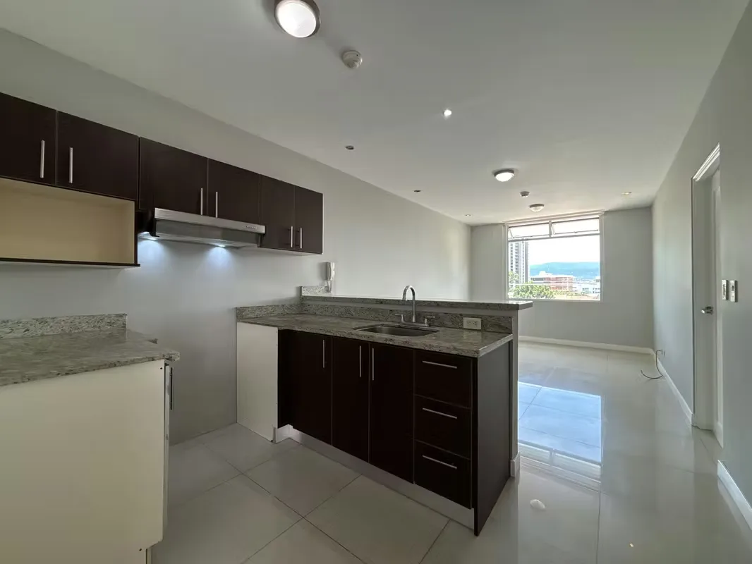 Apartamento ubicado en Nunciatura, Rohrmoser, una de las zonas más exclusivas, céntricas y cotizadas de San José. Su excelente ubicación permite disfrutar de una amplia variedad de ...
