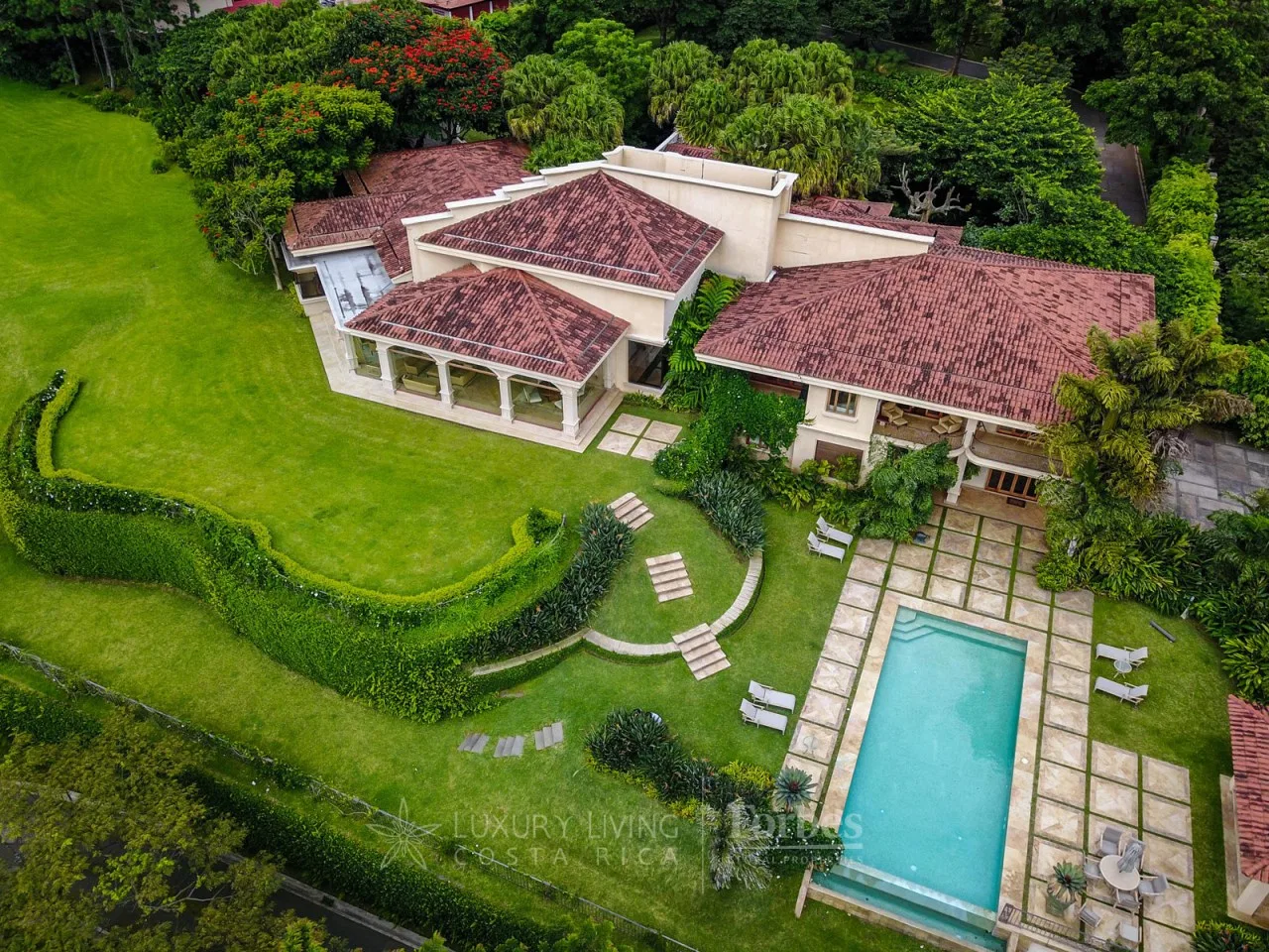 Escazú Hillgarden Estate Property Radiates a Serene Harmony