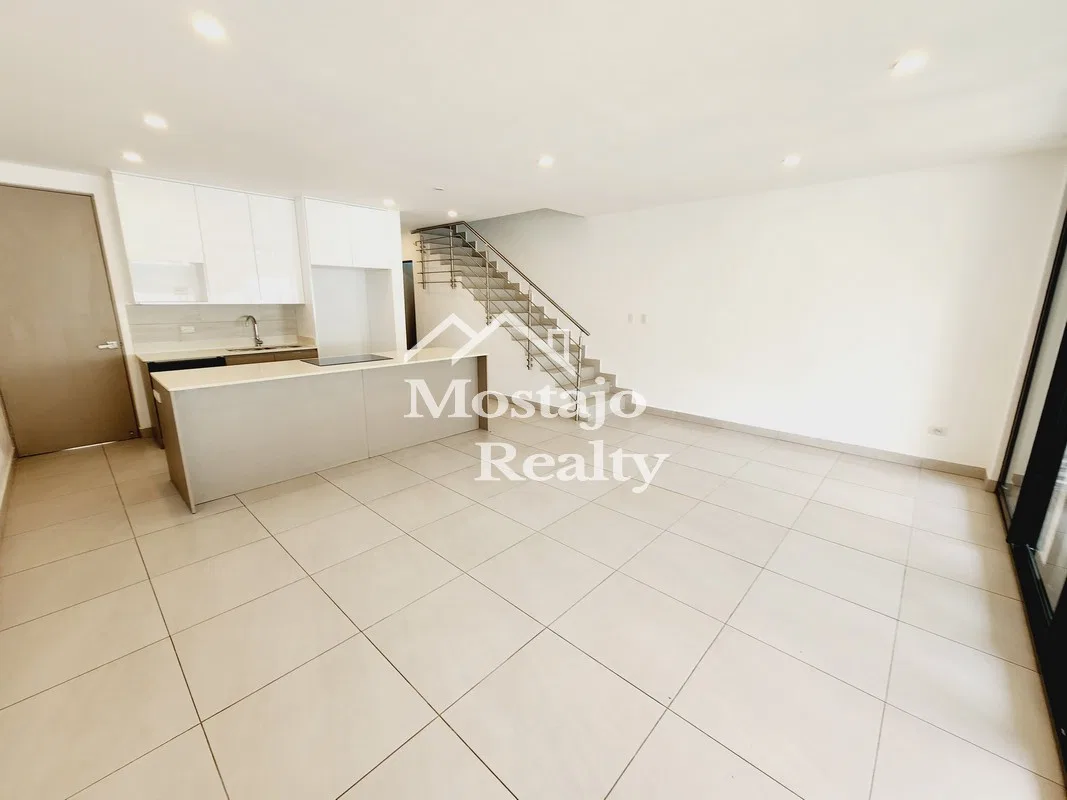 Alquiler de Casa Moderna en Condominio Lindora 43, Santa Ana