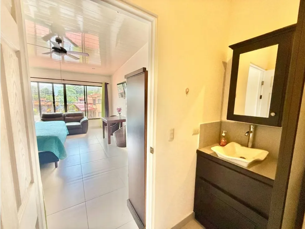 Hermosa casa de dos niveles ubicada en el corazón de Jacó, a corta distancia caminando de la playa y rodeada de restaurantes, tiendas, supermercados y ..., photo 8