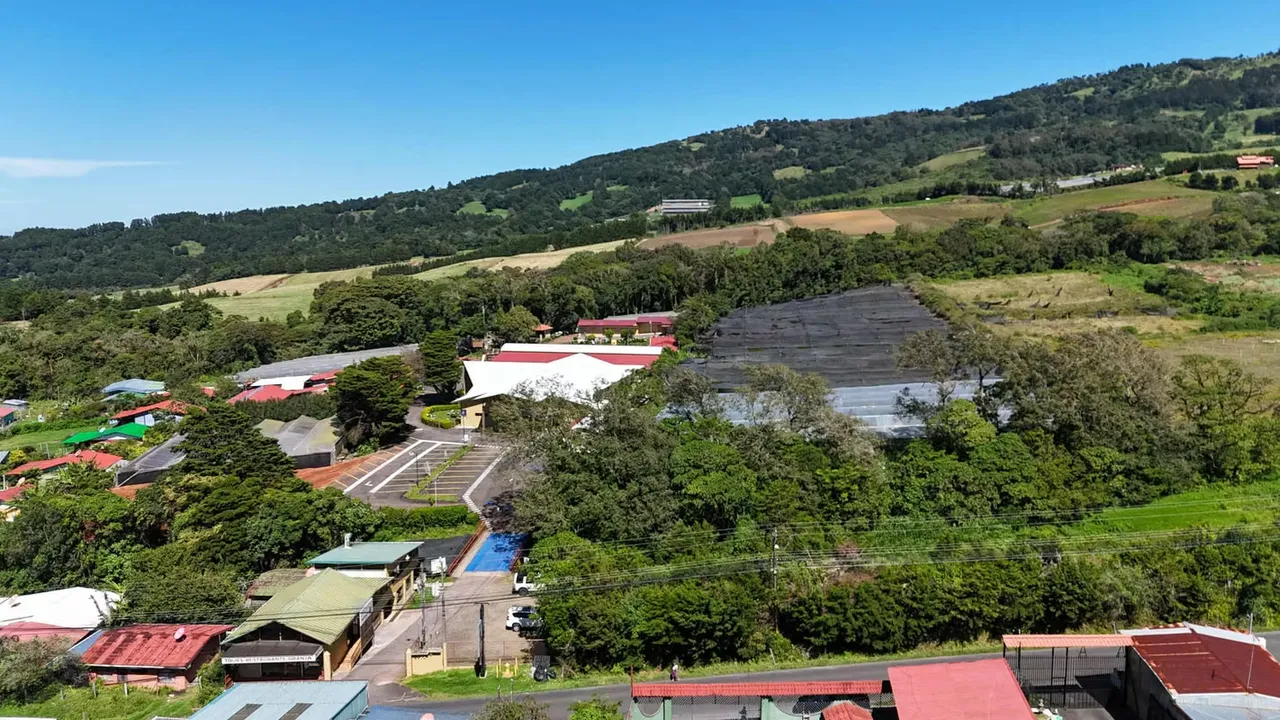 EN VENTA - AMPLIO LOTE FRENTE A CARRETERA AL VOLCAN POAS – FRAIJANES