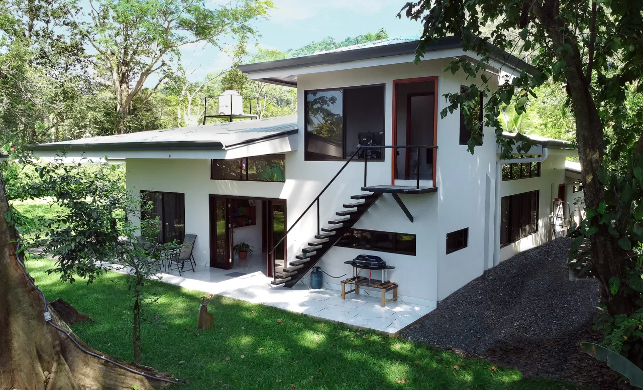 Brand New 3 Bedroom Home, 5 minutes to Dominical Beach.
