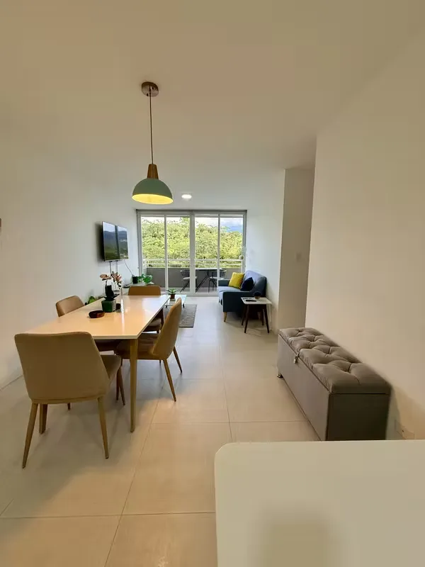Apartamento con excelente distribución, iluminación natural y hermosa vista al ...