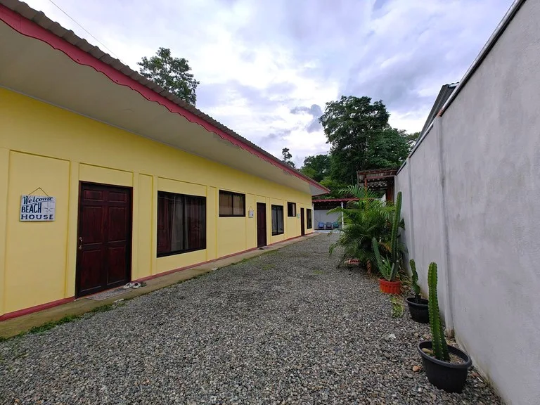 3 Bd/3 Ba - Triplex Apartment with Pool: in Hone Creek, photo 2