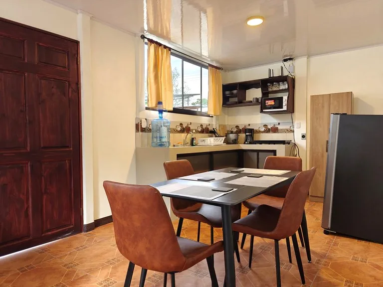 3 Bd/3 Ba - Triplex Apartment with Pool: in Hone Creek, photo 11