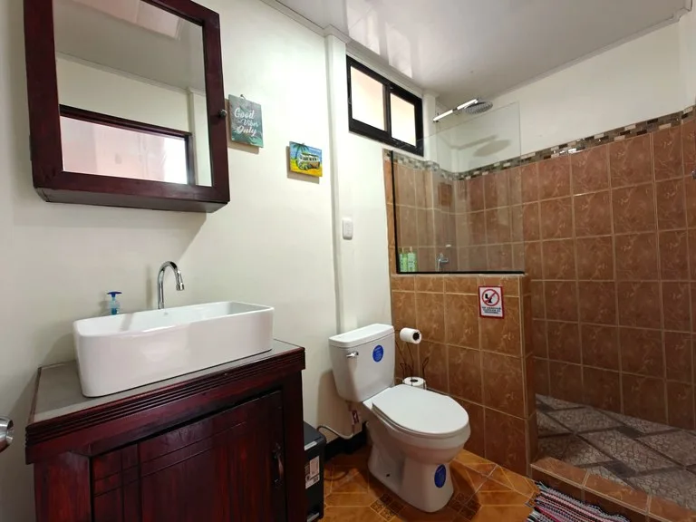 3 Bd/3 Ba - Triplex Apartment with Pool: in Hone Creek, photo 12