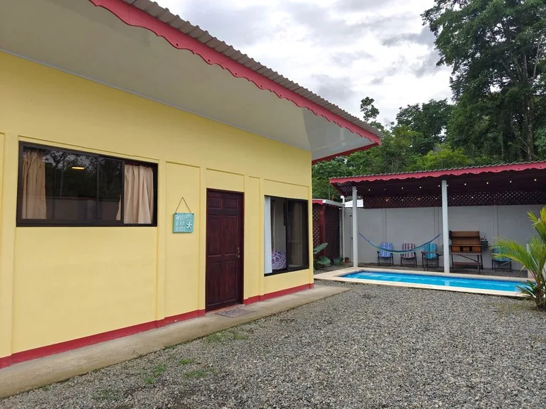 3 Bd/3 Ba - Triplex Apartment with Pool: in Hone Creek, photo 3