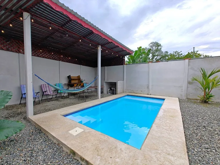 3 Bd/3 Ba - Triplex Apartment with Pool: in Hone Creek, photo 6